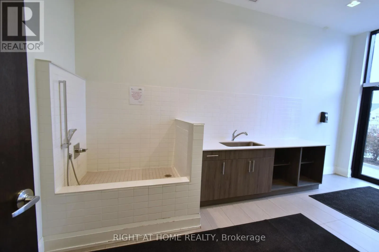 217 - 555 WILLIAM GRAHAM DRIVE