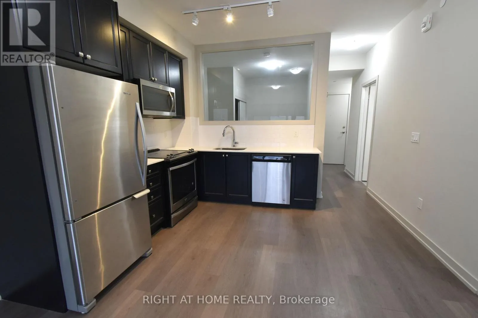 217 - 555 WILLIAM GRAHAM DRIVE