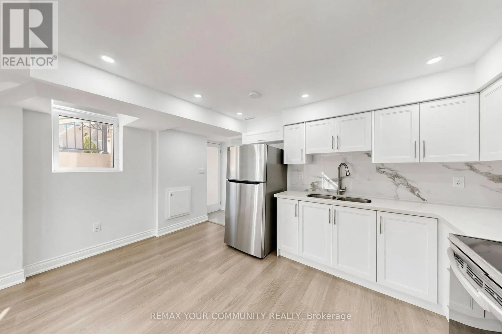 15 BENJAMIN HOOD CRESCENT