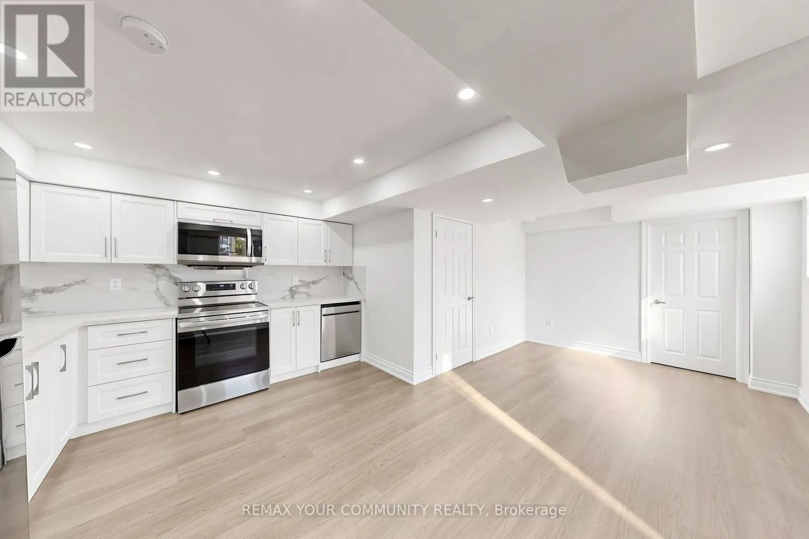 15 BENJAMIN HOOD CRESCENT