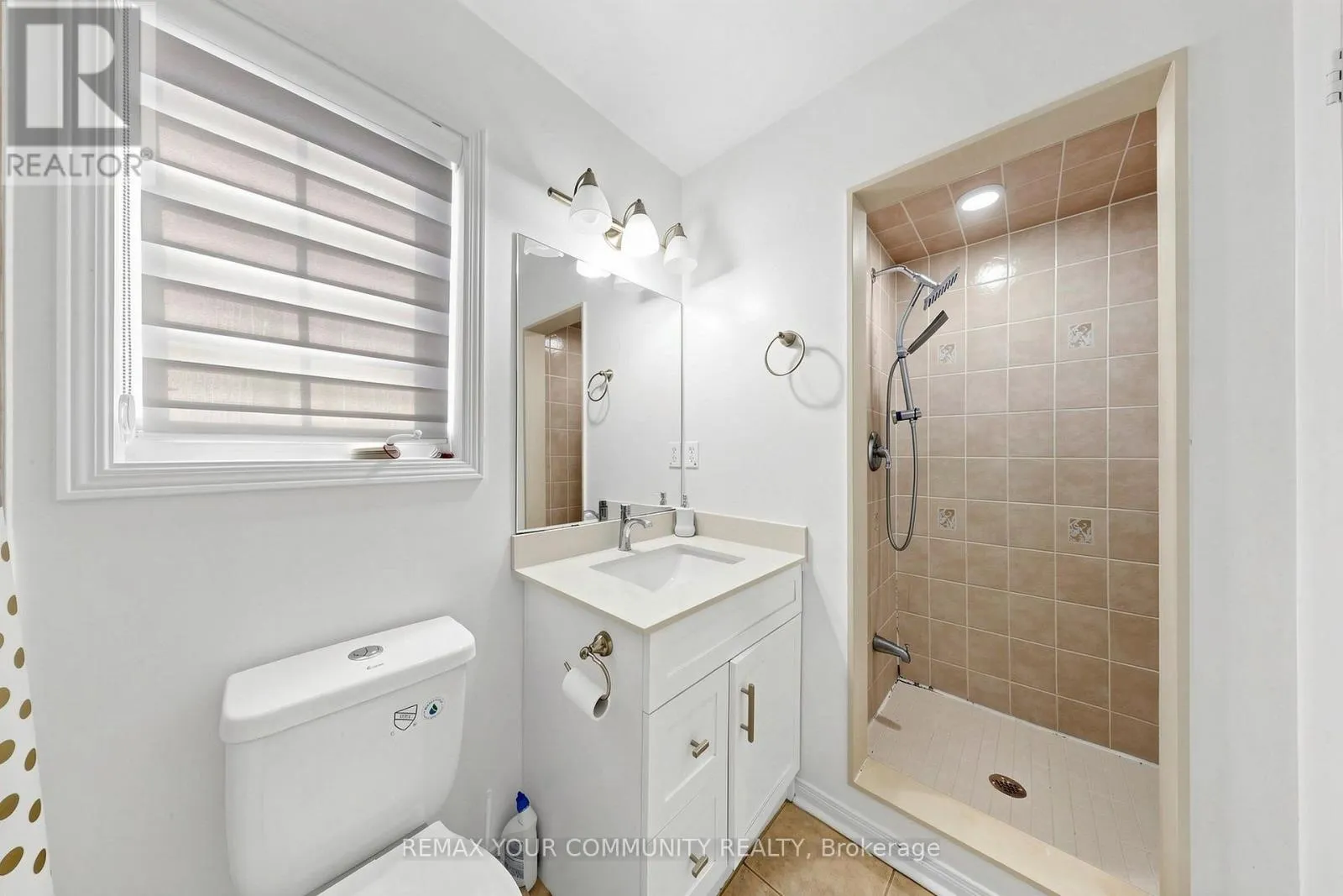15 BENJAMIN HOOD CRESCENT