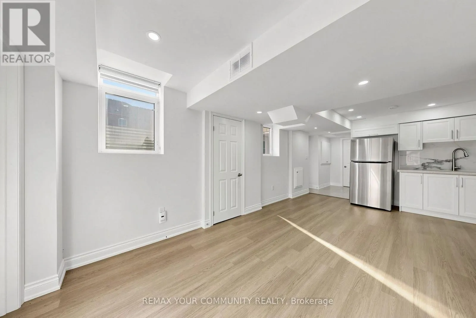 15 BENJAMIN HOOD CRESCENT