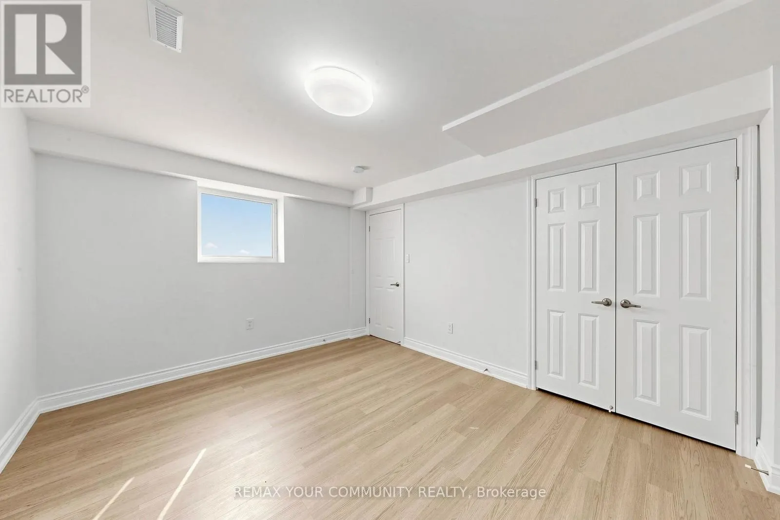 15 BENJAMIN HOOD CRESCENT