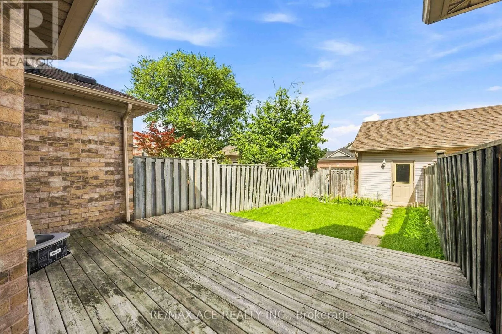 16 WHITE'S HILL AVENUE