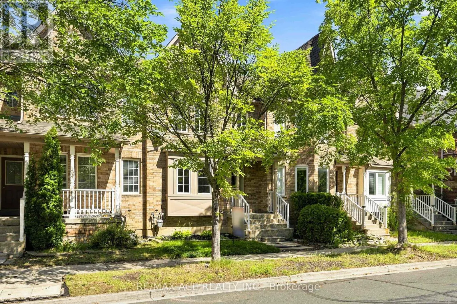 16 WHITE'S HILL AVENUE