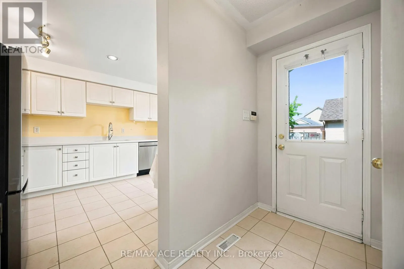 16 WHITE'S HILL AVENUE