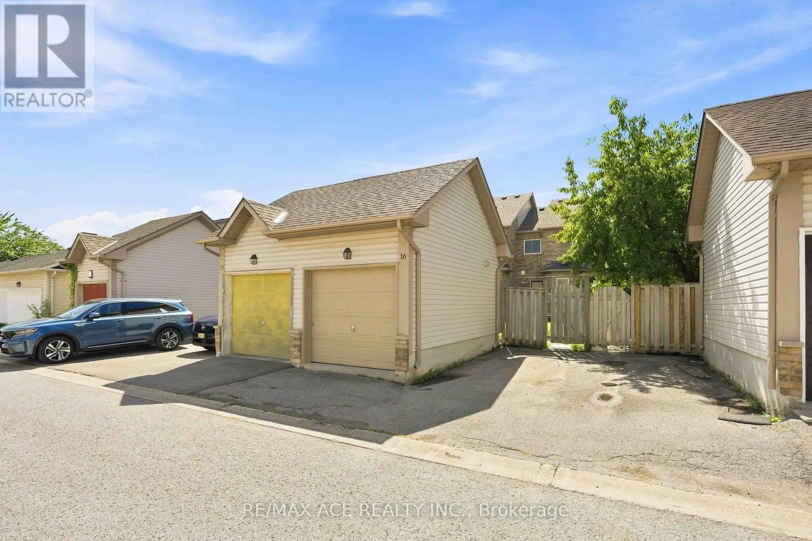 16 WHITE'S HILL AVENUE