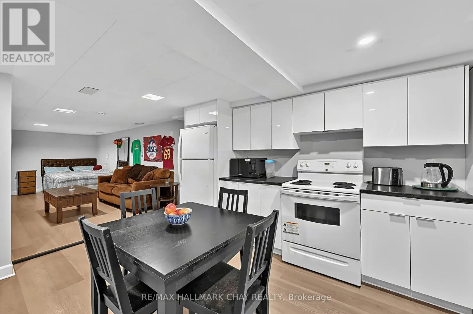 90 ROXBOROUGH ROAD
