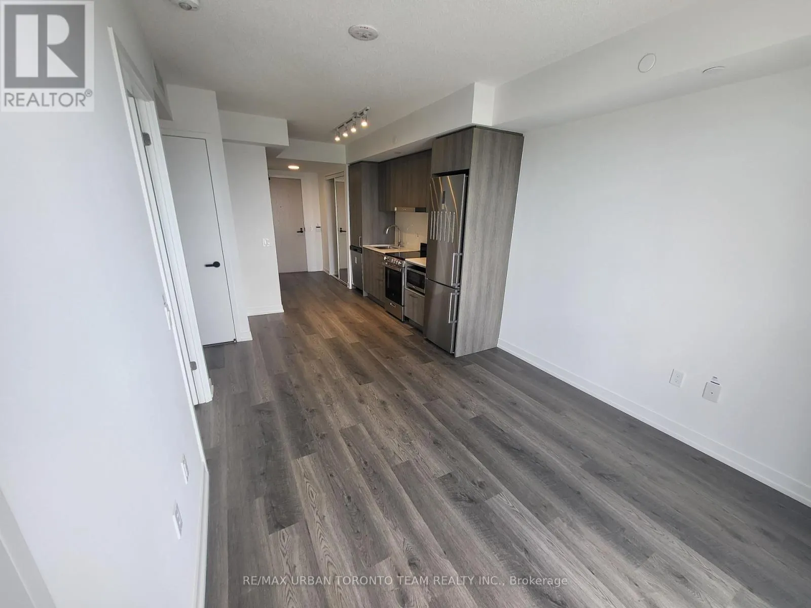 2608 - 195 COMMERCE STREET