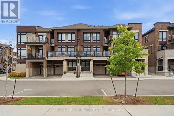 104 HOLYROOD CRESCENT