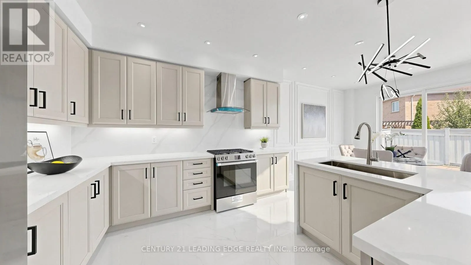 7 PHILIPS LAKE COURT