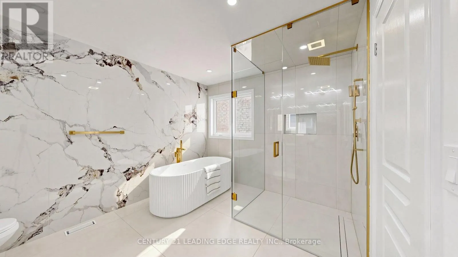 7 PHILIPS LAKE COURT