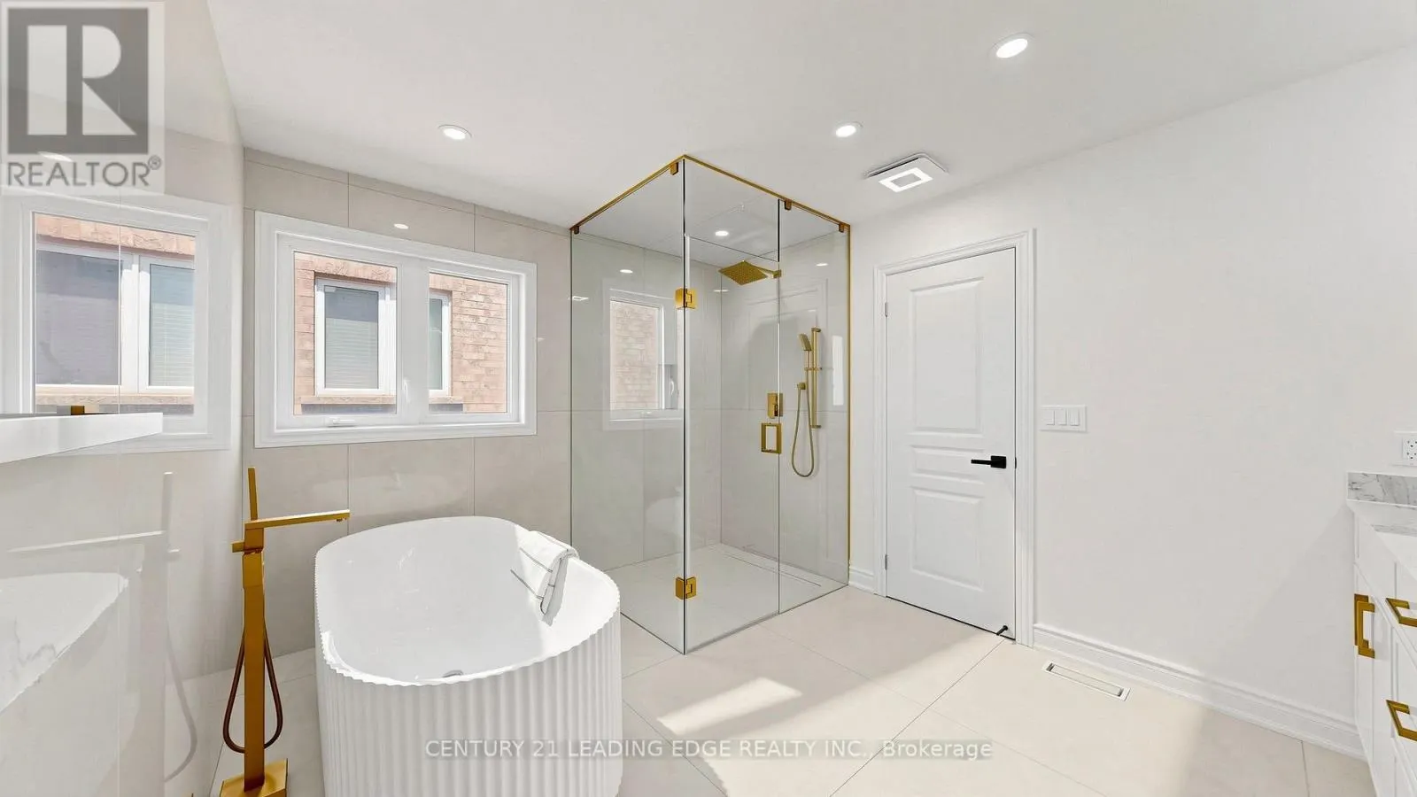 7 PHILIPS LAKE COURT