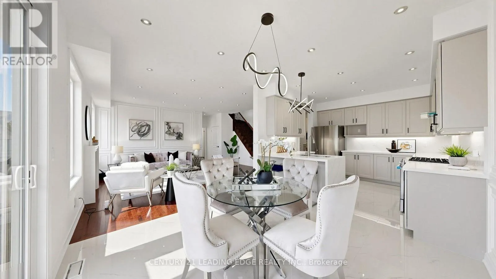 7 PHILIPS LAKE COURT