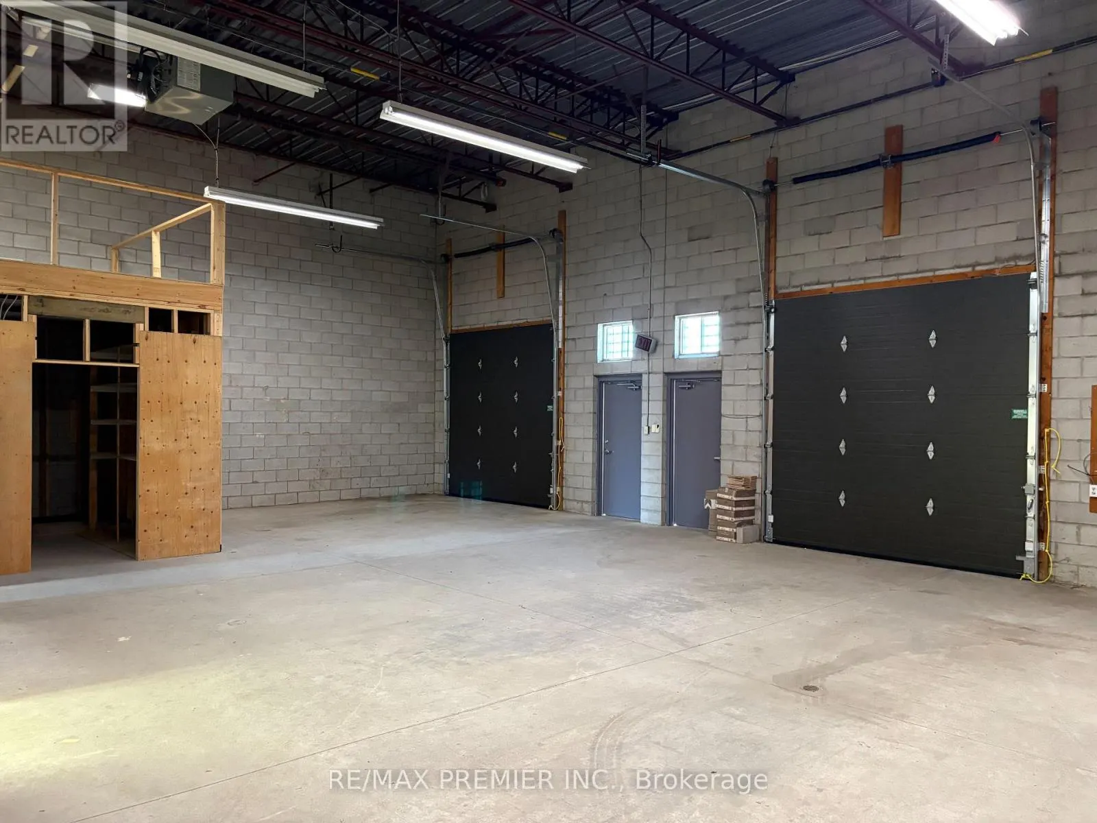15 & 16 - 4300 STEELES AVENUE W
