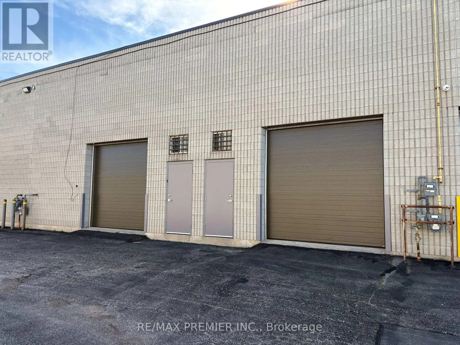 15 & 16 - 4300 STEELES AVENUE W