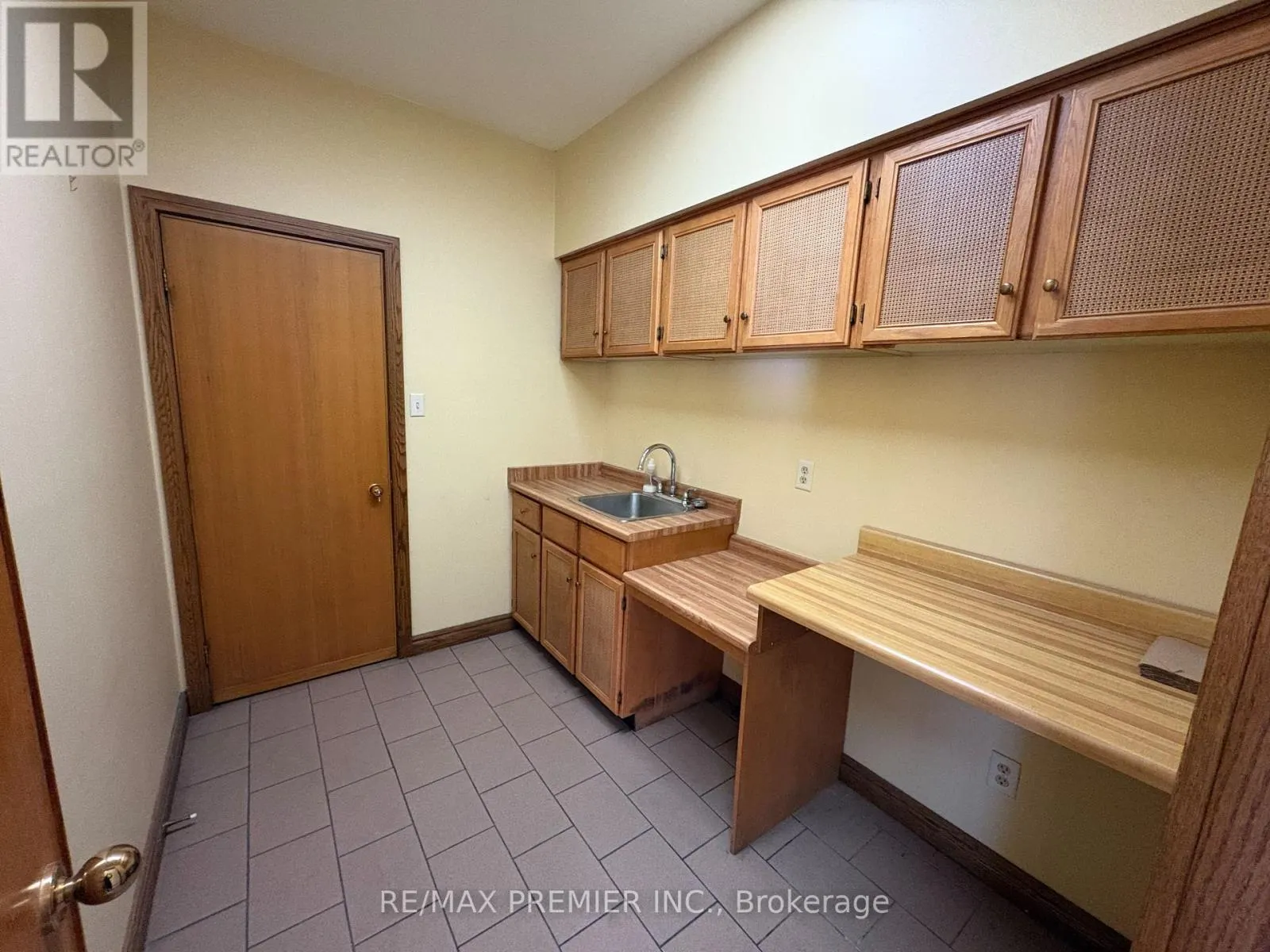15 & 16 - 4300 STEELES AVENUE W