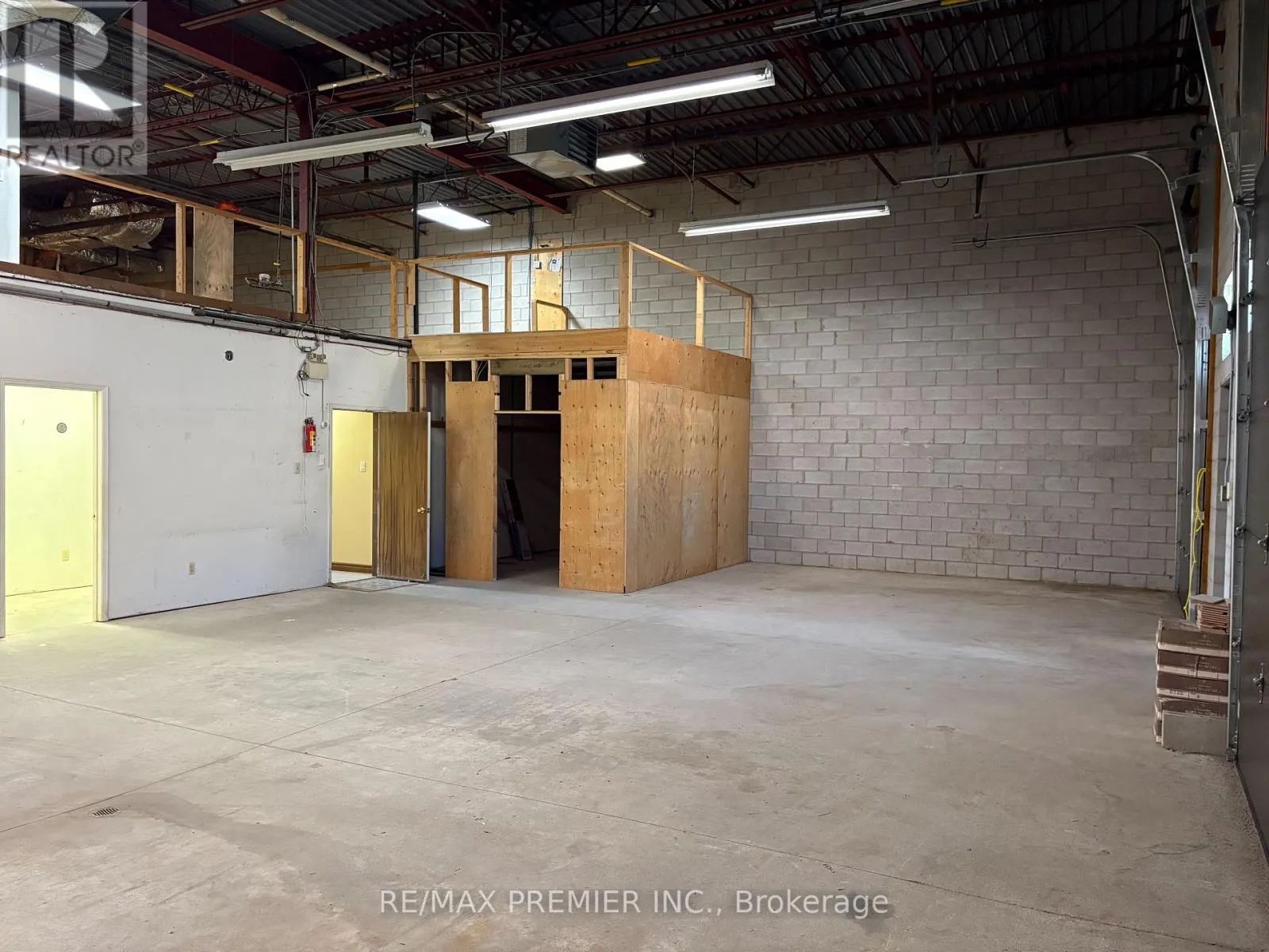 15 & 16 - 4300 STEELES AVENUE W