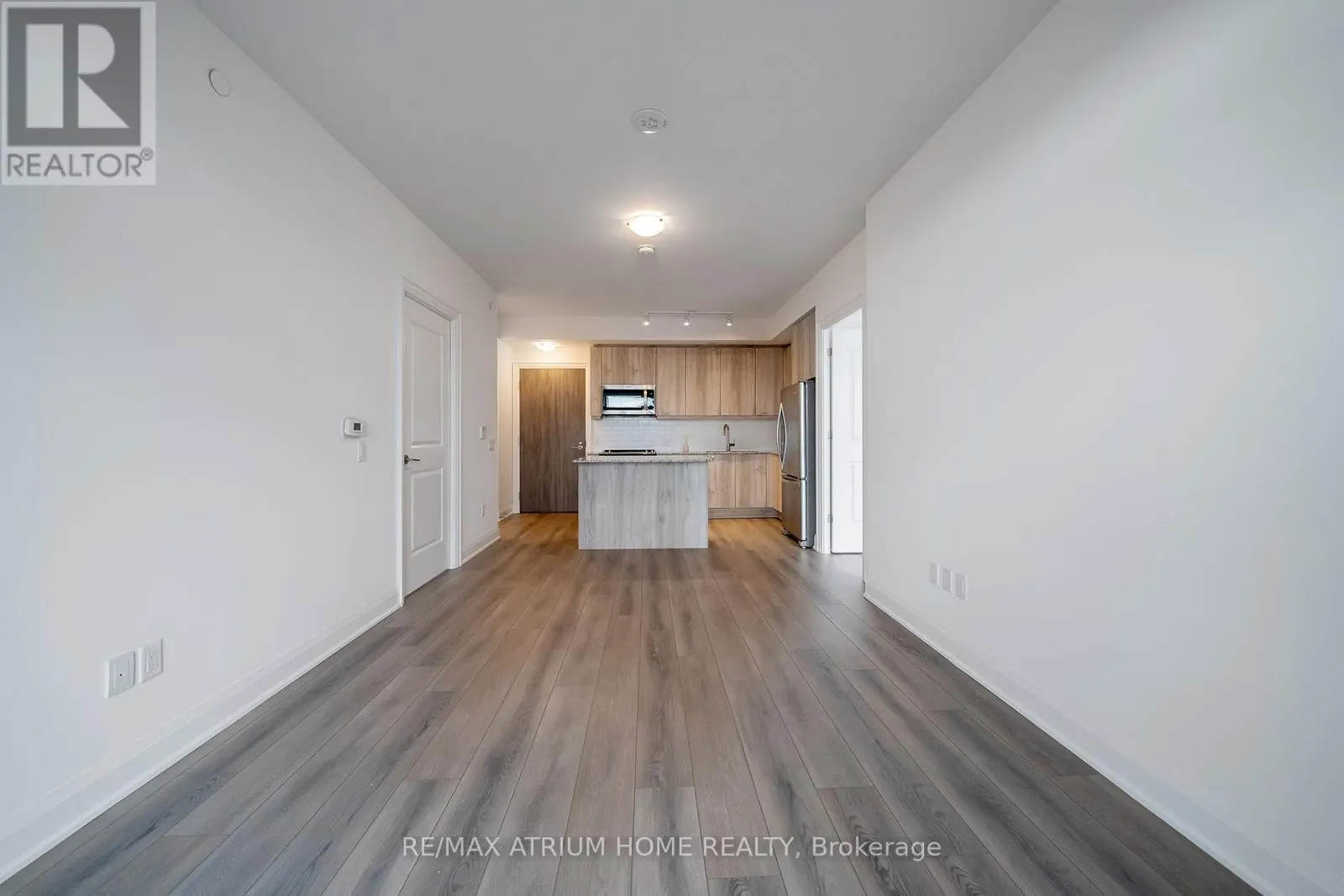 1004 - 10 GATINEAU DRIVE