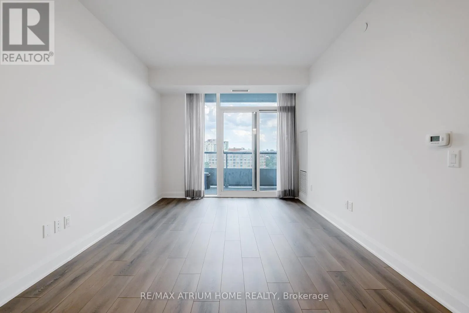 1004 - 10 GATINEAU DRIVE