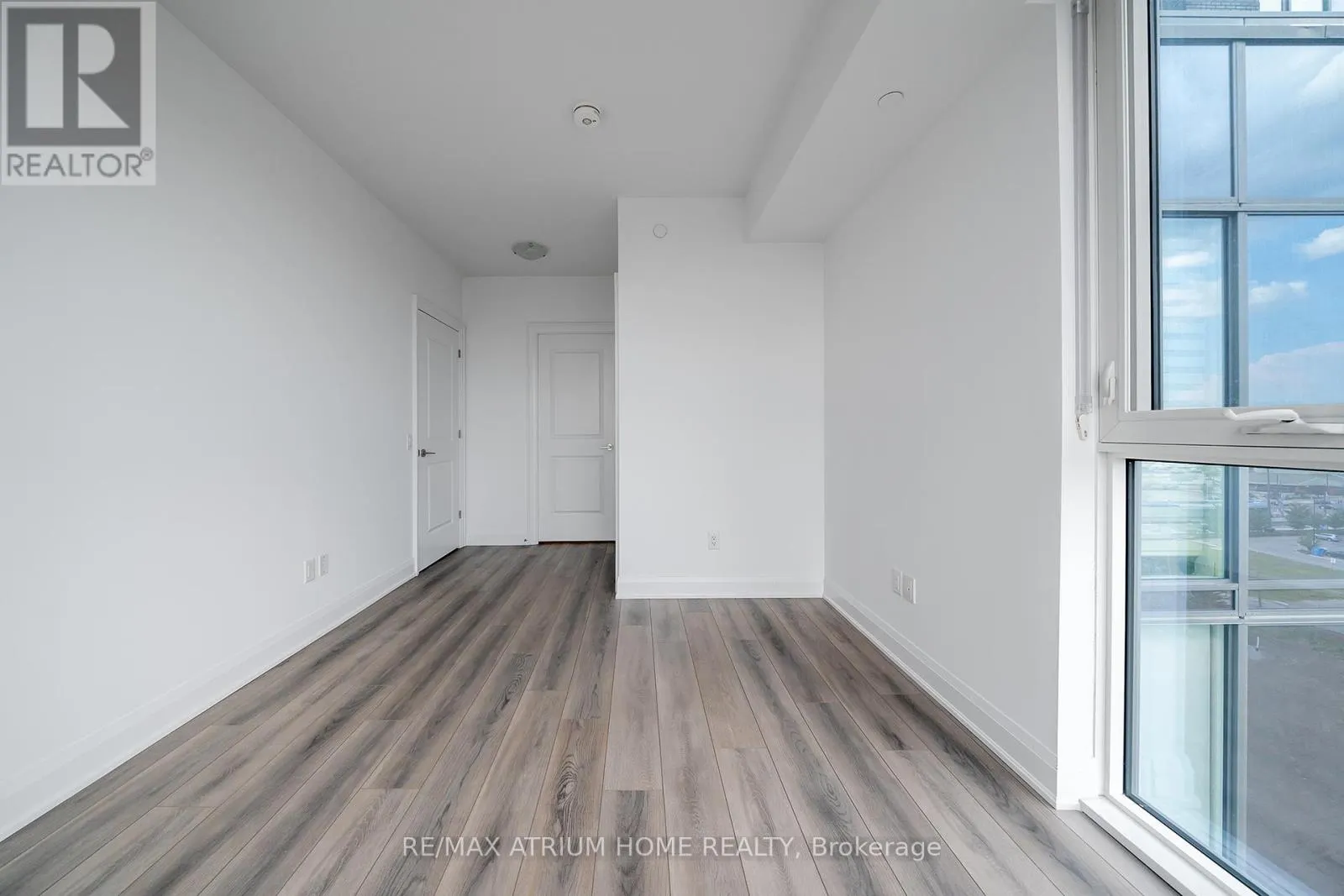 1004 - 10 GATINEAU DRIVE