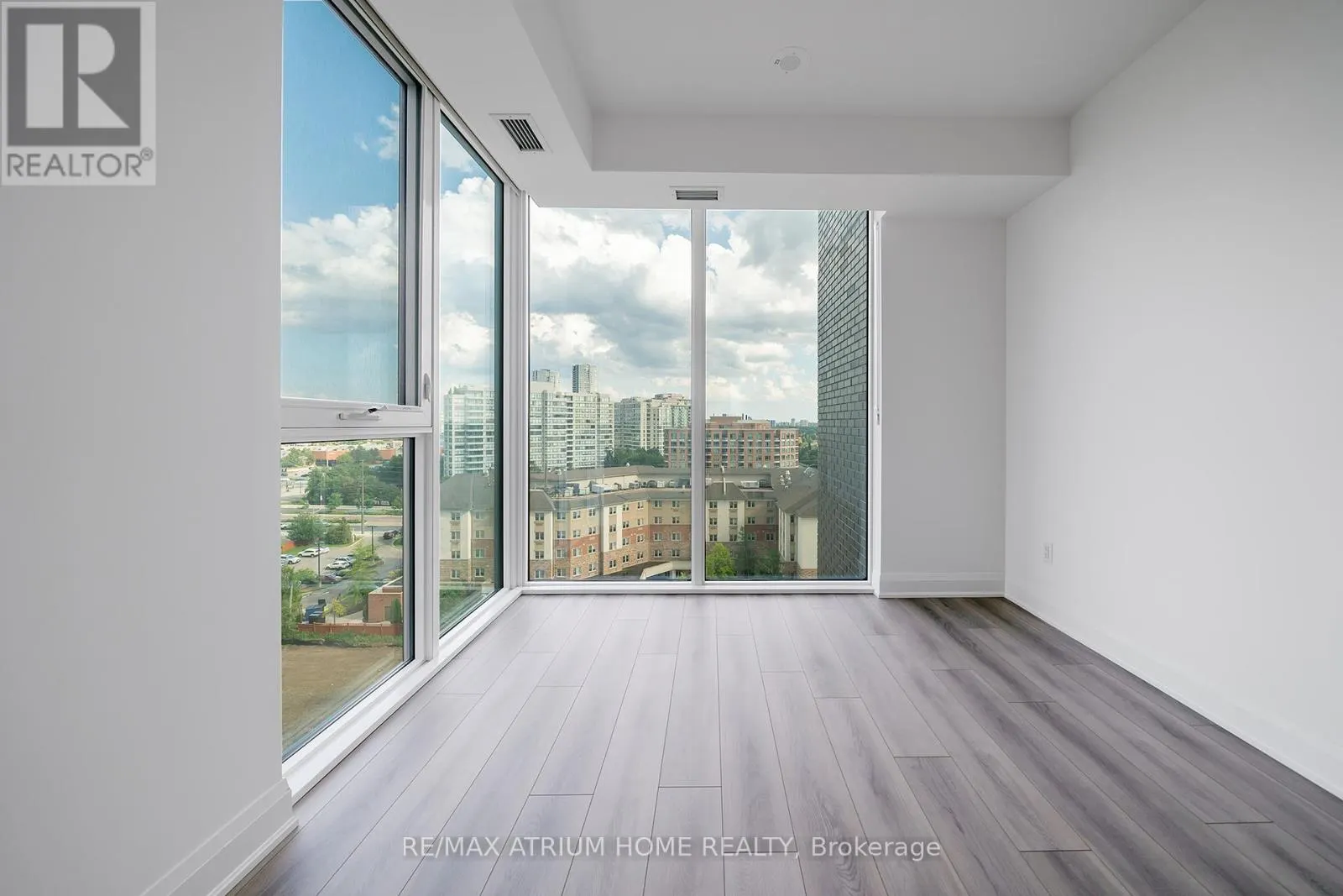 1004 - 10 GATINEAU DRIVE