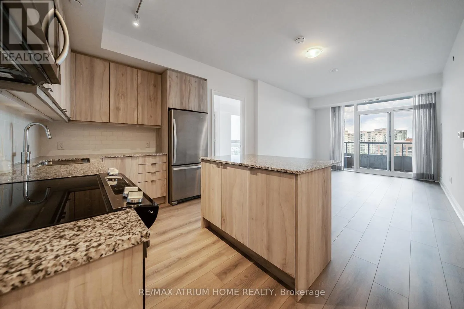 1004 - 10 GATINEAU DRIVE