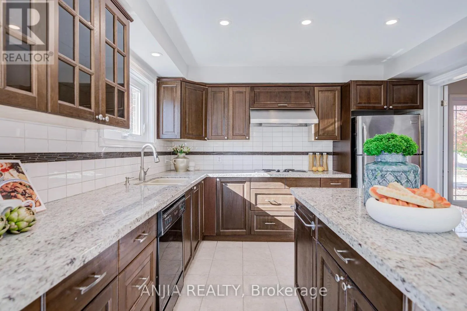 17 CHARRINGTON CRESCENT
