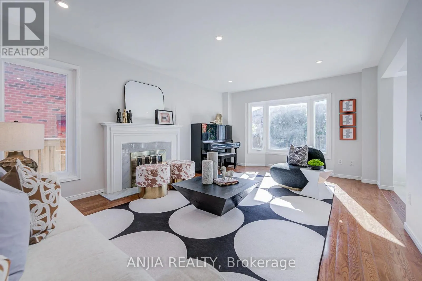 17 CHARRINGTON CRESCENT