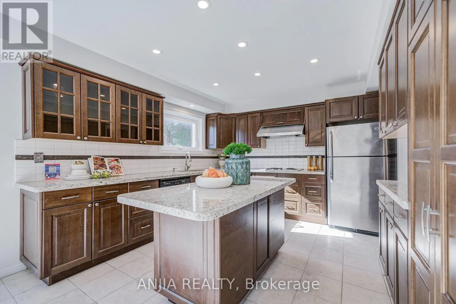 17 CHARRINGTON CRESCENT