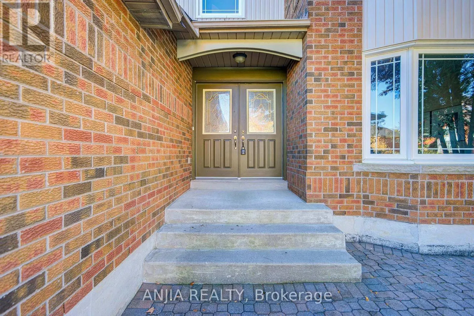 17 CHARRINGTON CRESCENT