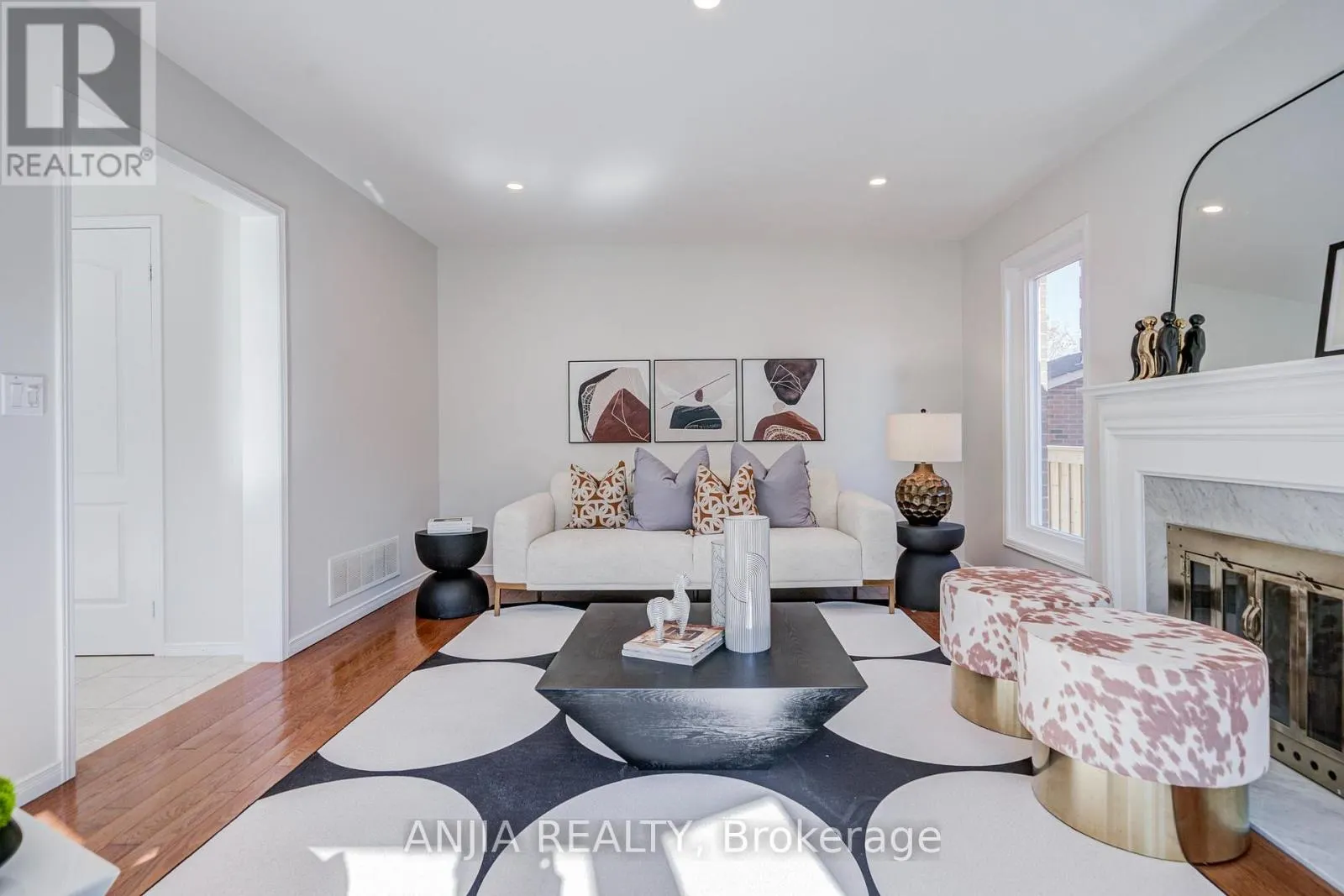17 CHARRINGTON CRESCENT