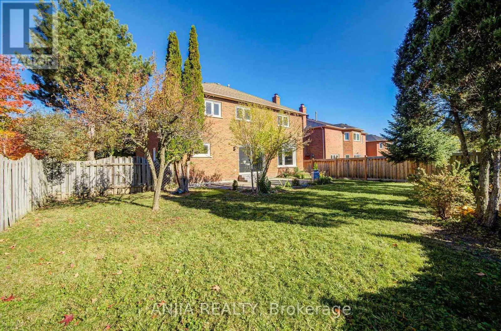 17 CHARRINGTON CRESCENT