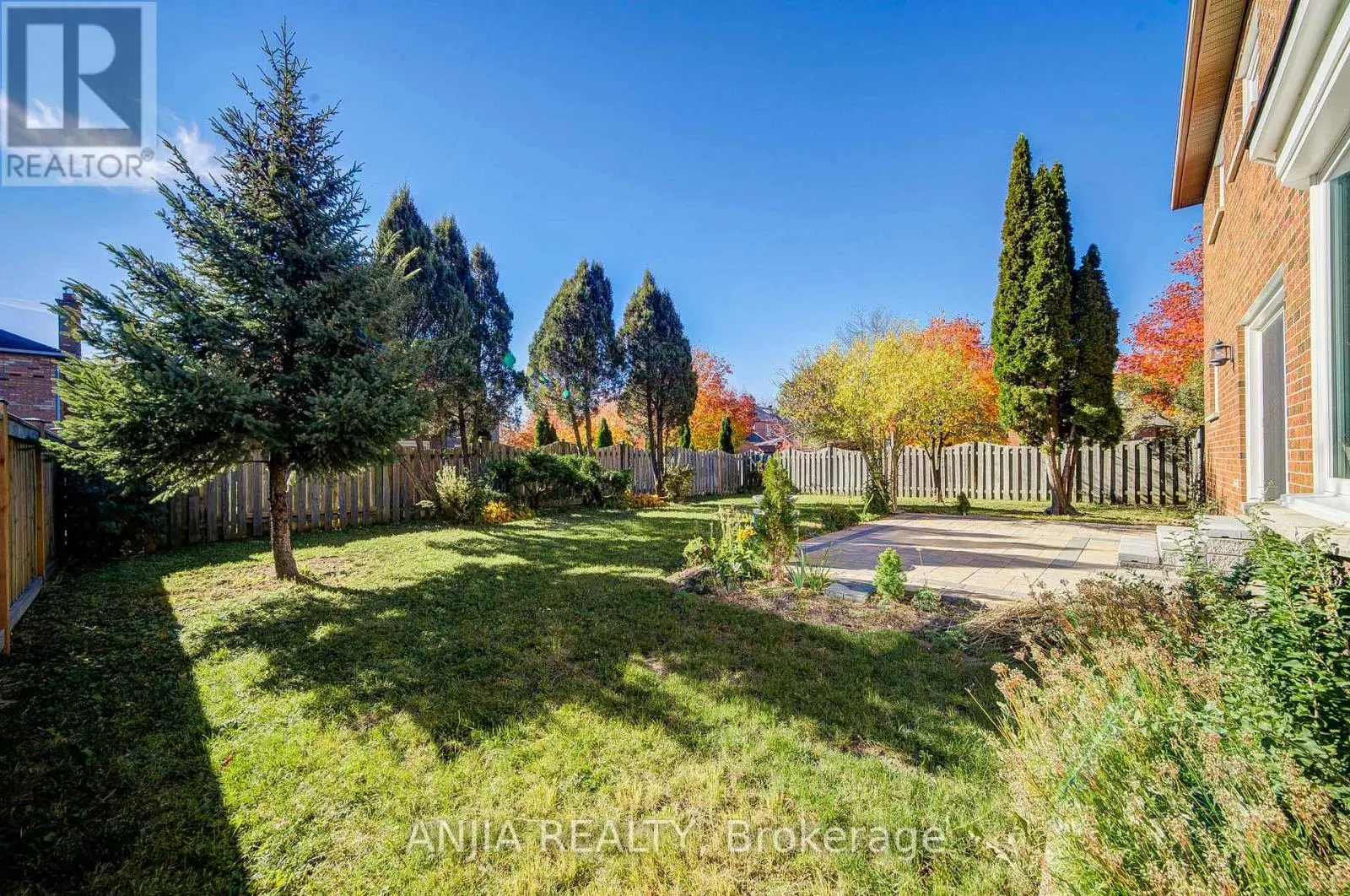 17 CHARRINGTON CRESCENT