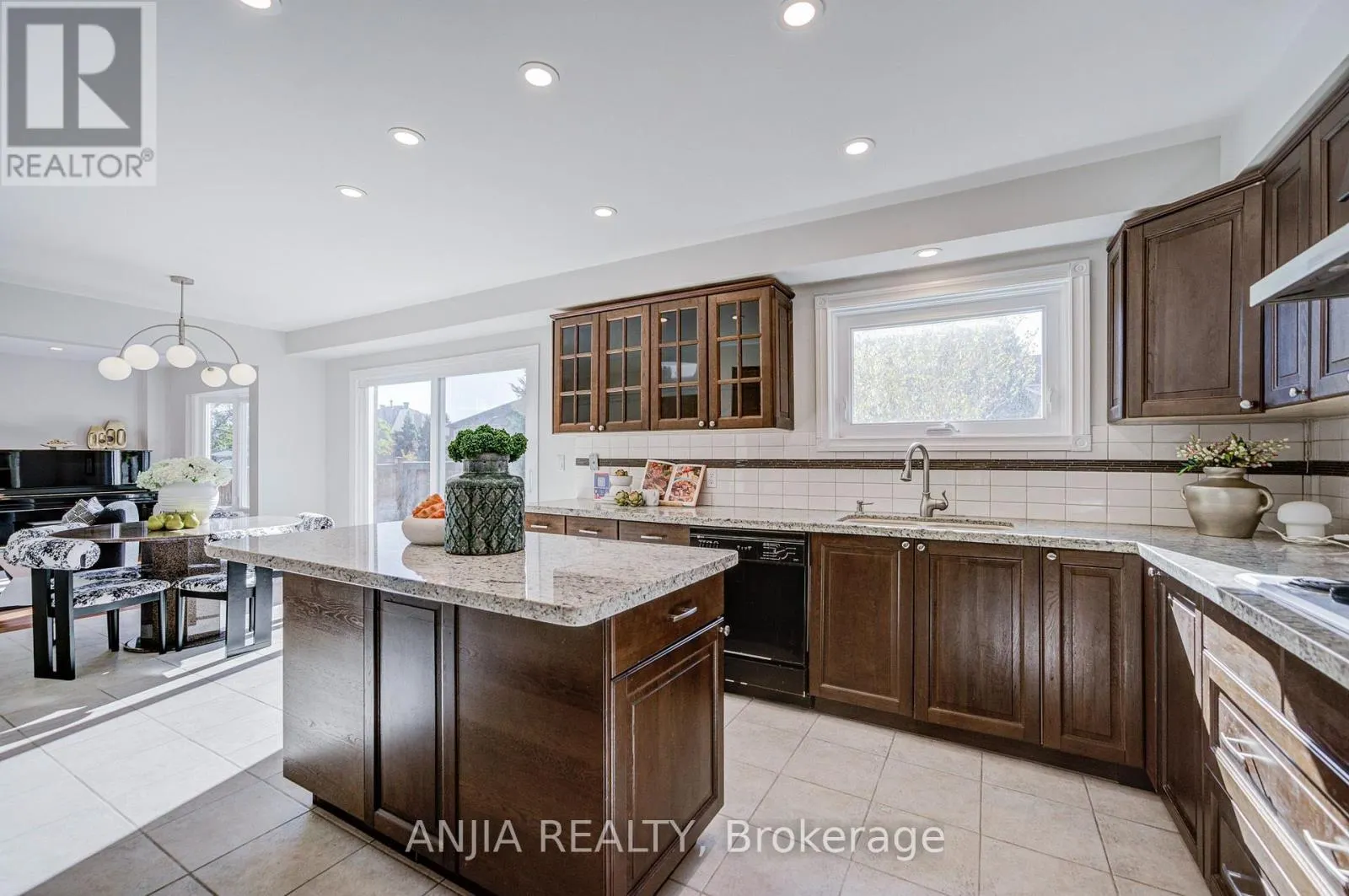 17 CHARRINGTON CRESCENT