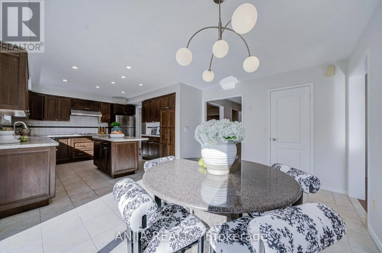 17 CHARRINGTON CRESCENT