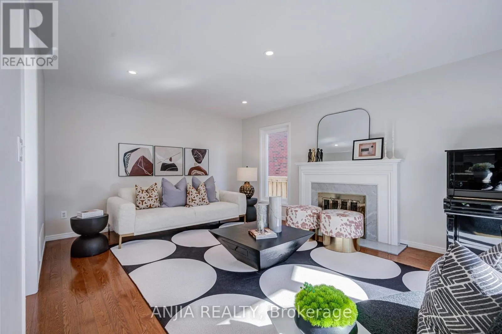 17 CHARRINGTON CRESCENT