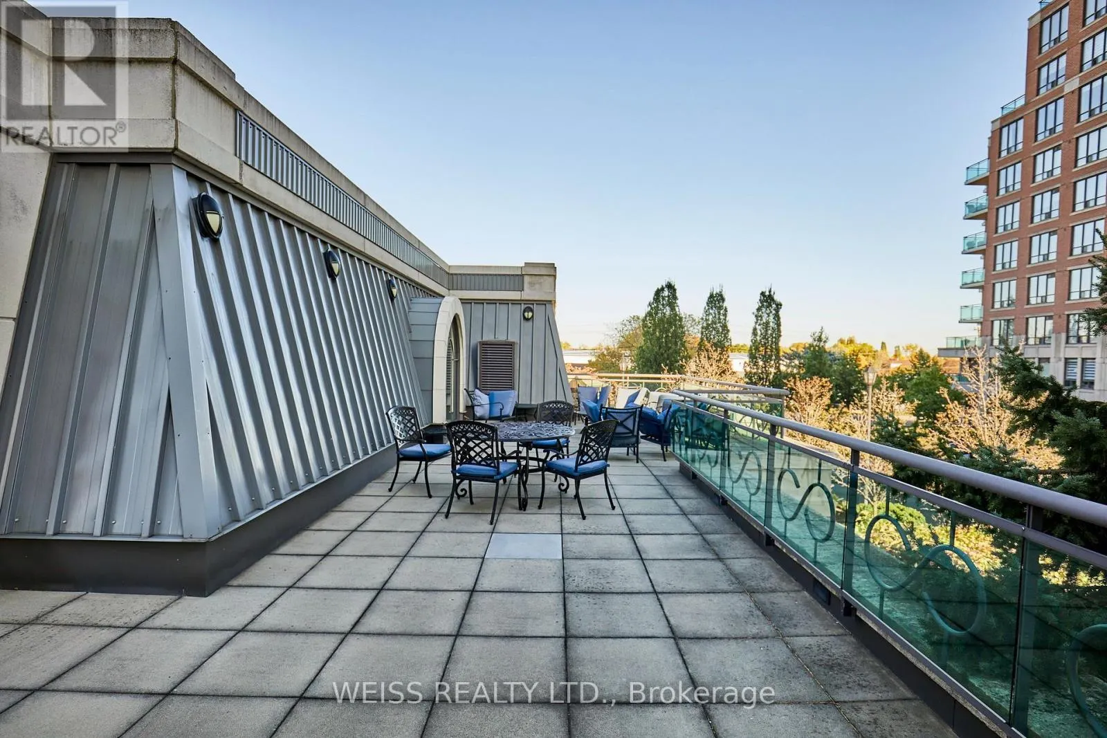 205 - 330 RED MAPLE ROAD