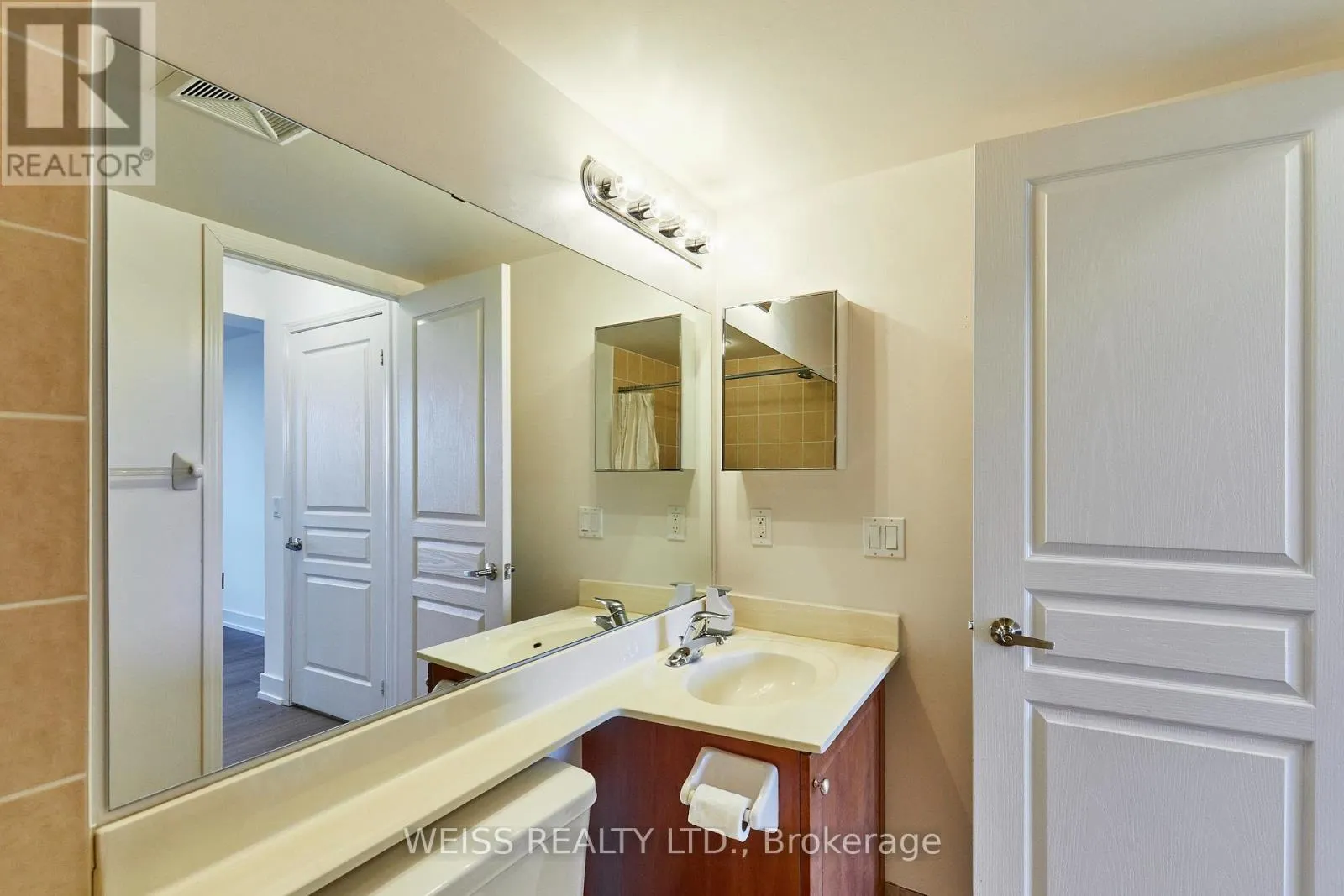 205 - 330 RED MAPLE ROAD