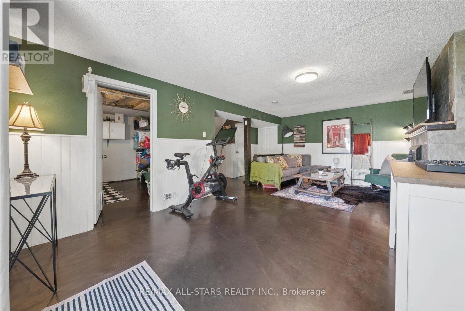 538 HIGHLAND CRESCENT