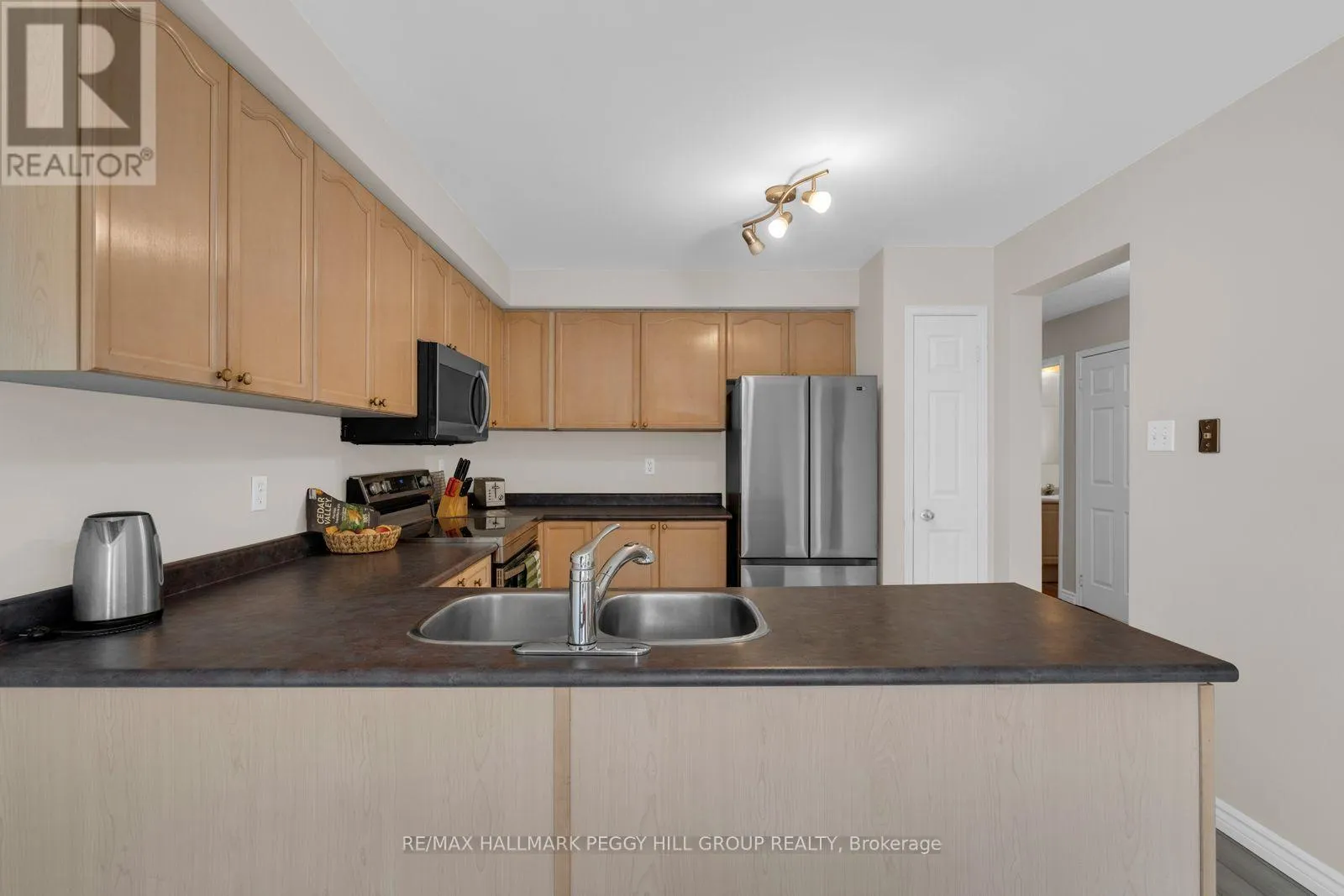 10 KATE AITKEN CRESCENT
