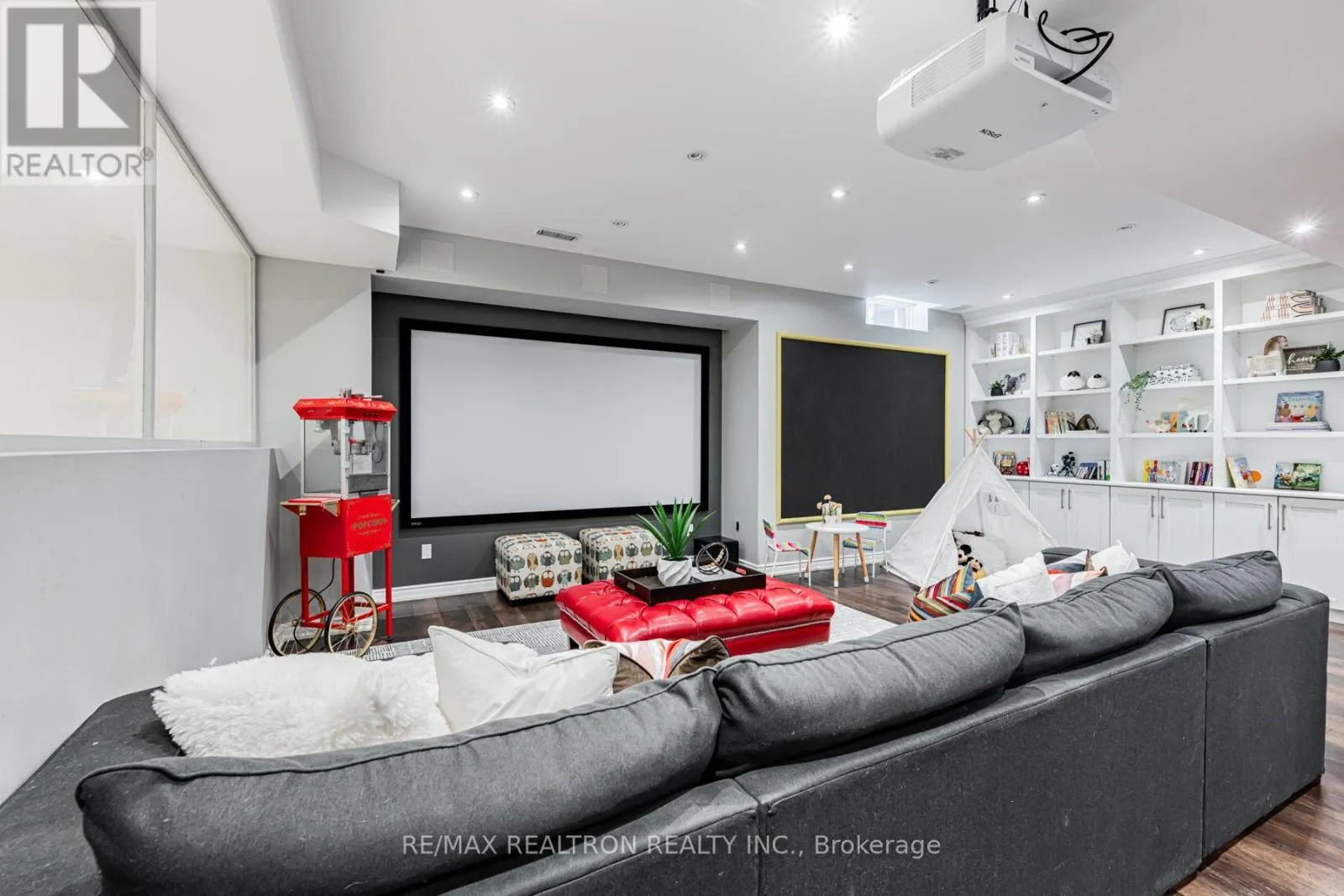 95 WOODVALLEY CRESCENT