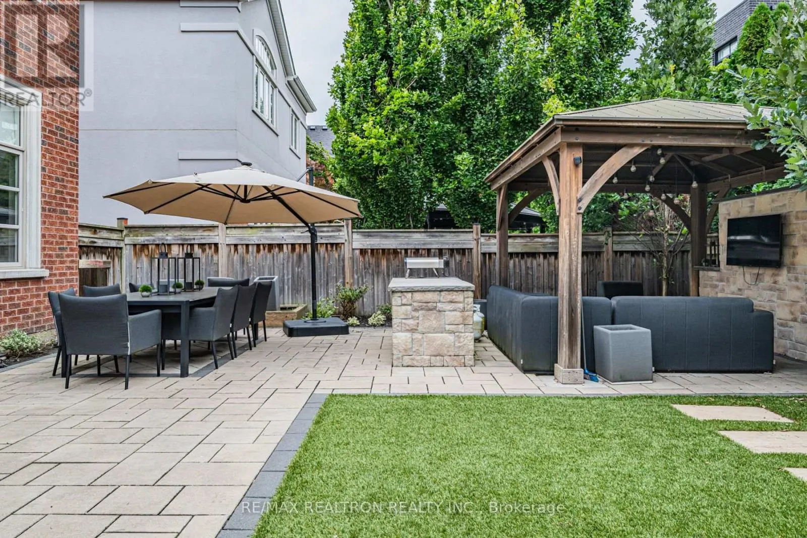 95 WOODVALLEY CRESCENT