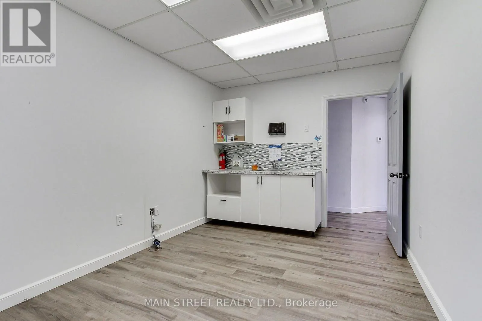 100 (MAIN) - 227 EAGLE STREET
