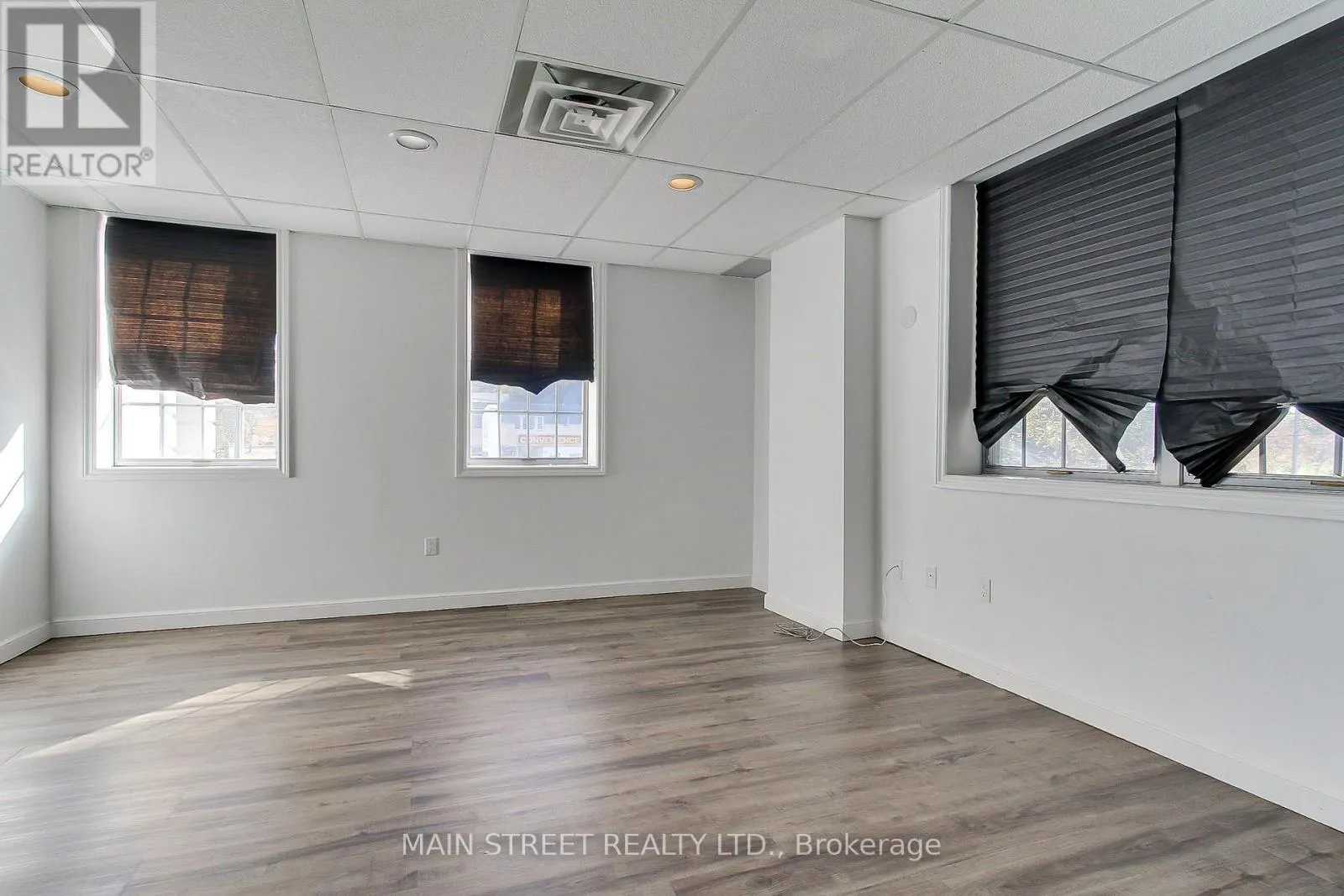 100 (MAIN) - 227 EAGLE STREET