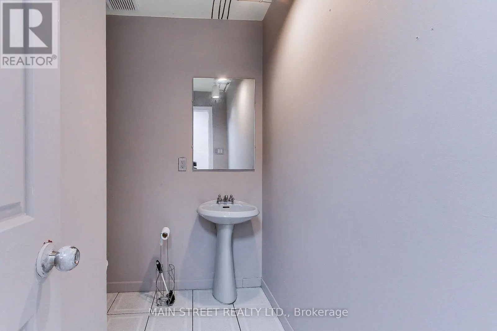 200 (LOWER) - 227 EAGLE STREET