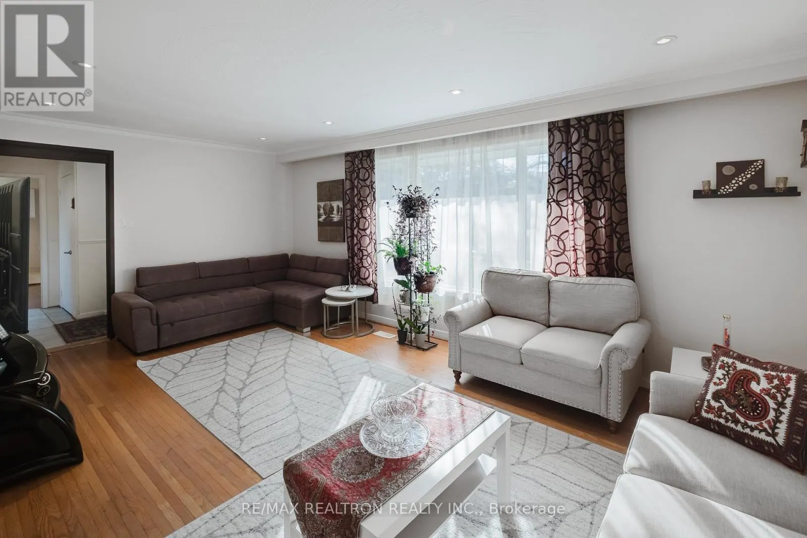 92 BOND CRESCENT