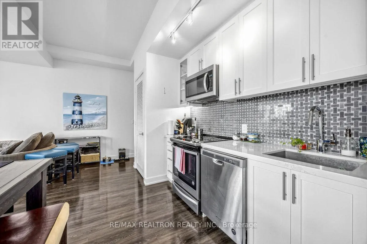 82 - 289 BROWARD WAY