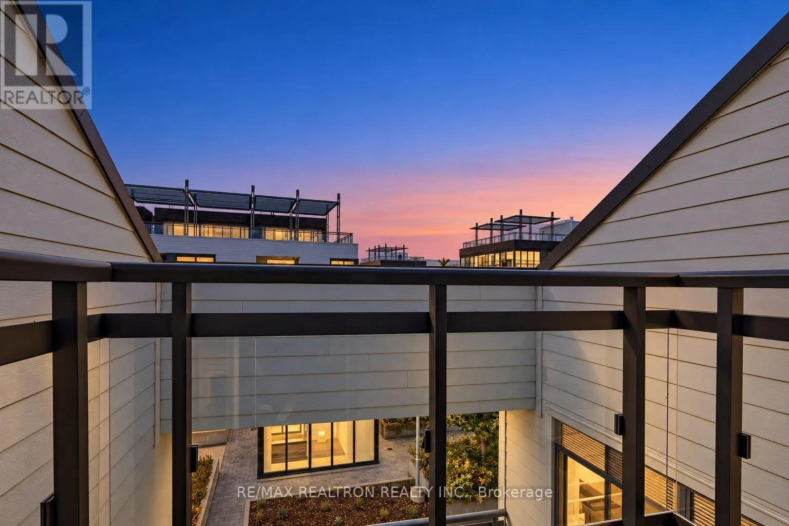 82 - 289 BROWARD WAY