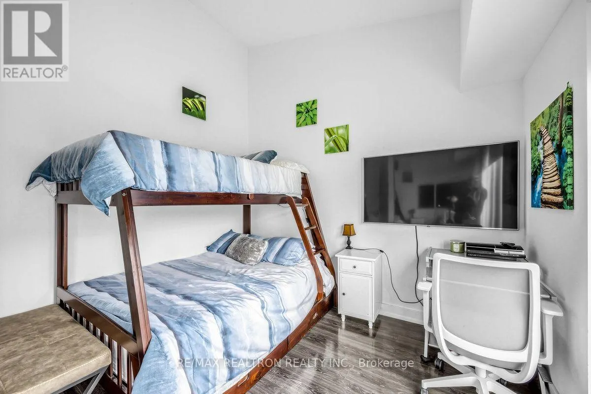 82 - 289 BROWARD WAY